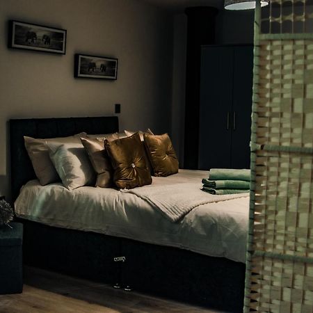 Bv Cosy Basement Apartment At Conditioning House Bradford  Esterno foto