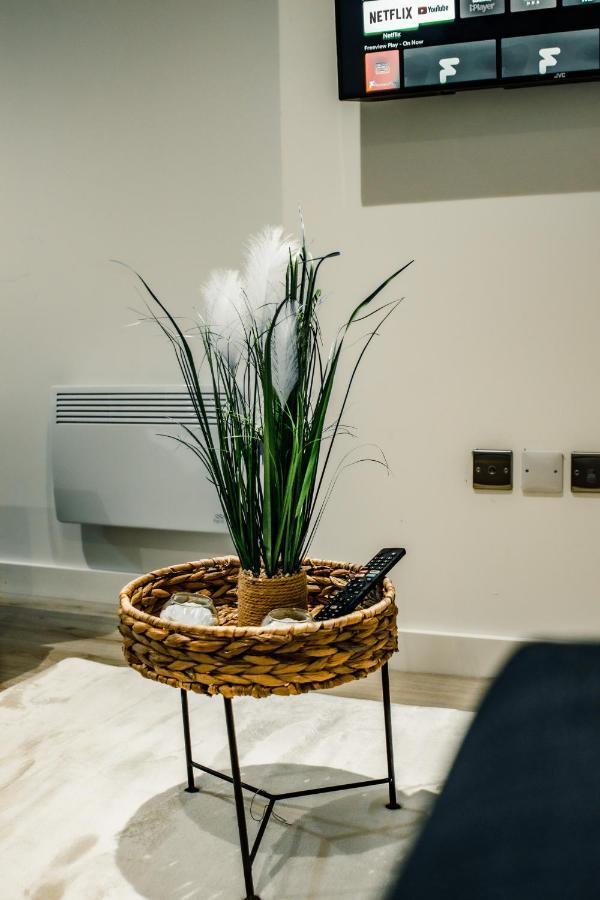 Bv Cosy Basement Apartment At Conditioning House Bradford  Esterno foto