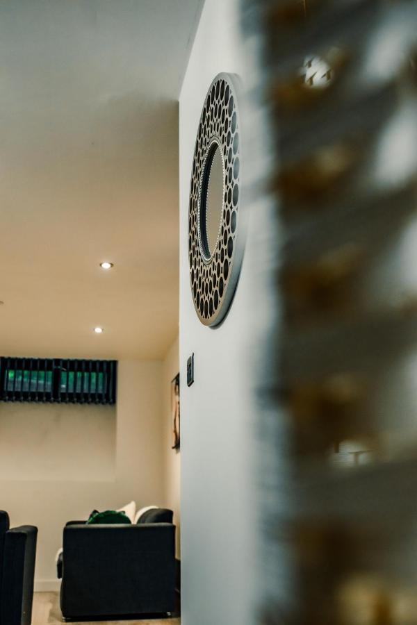 Bv Cosy Basement Apartment At Conditioning House Bradford  Esterno foto