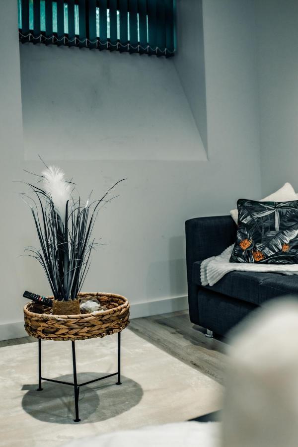 Bv Cosy Basement Apartment At Conditioning House Bradford  Esterno foto