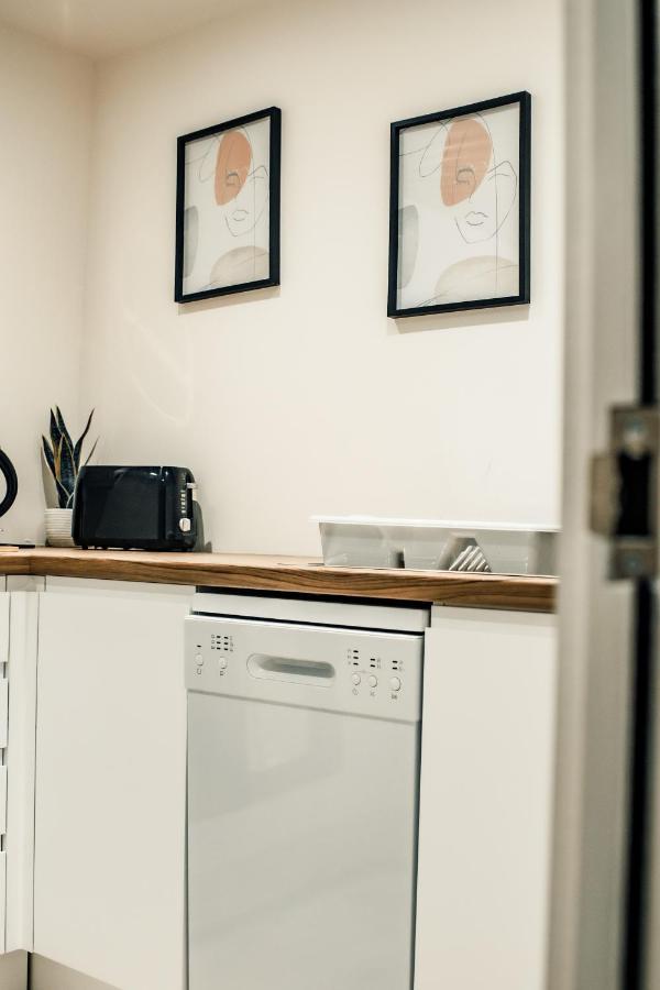 Bv Cosy Basement Apartment At Conditioning House Bradford  Esterno foto
