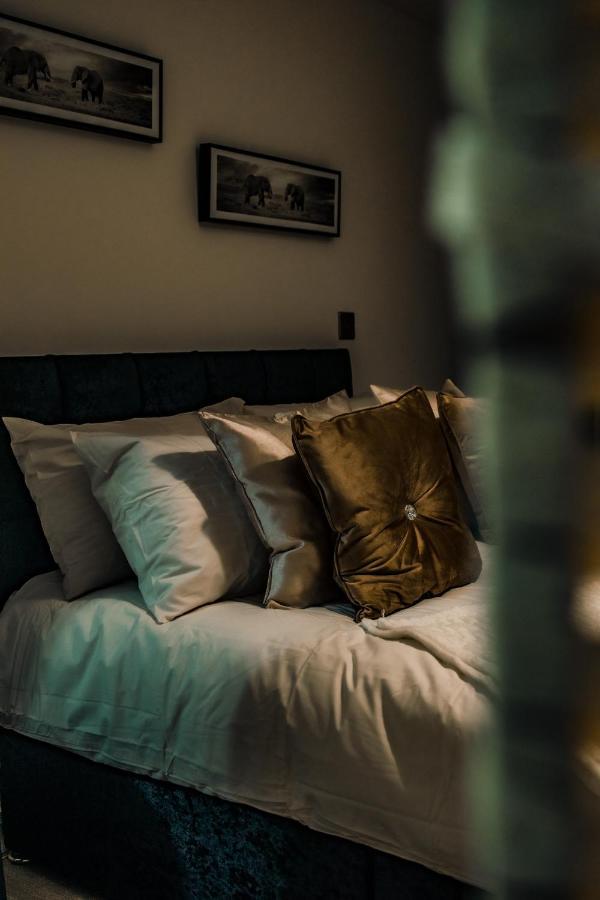 Bv Cosy Basement Apartment At Conditioning House Bradford  Esterno foto