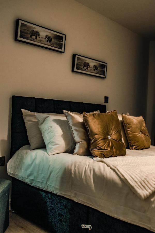 Bv Cosy Basement Apartment At Conditioning House Bradford  Esterno foto