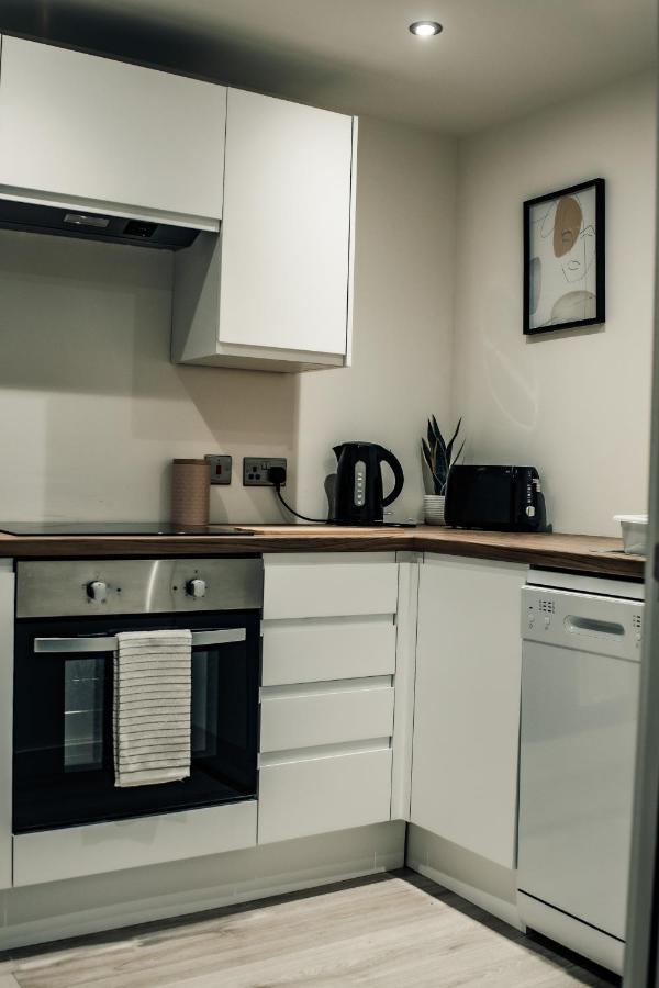 Bv Cosy Basement Apartment At Conditioning House Bradford  Esterno foto