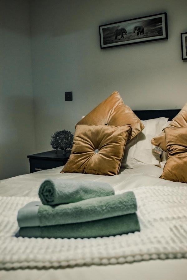 Bv Cosy Basement Apartment At Conditioning House Bradford  Esterno foto