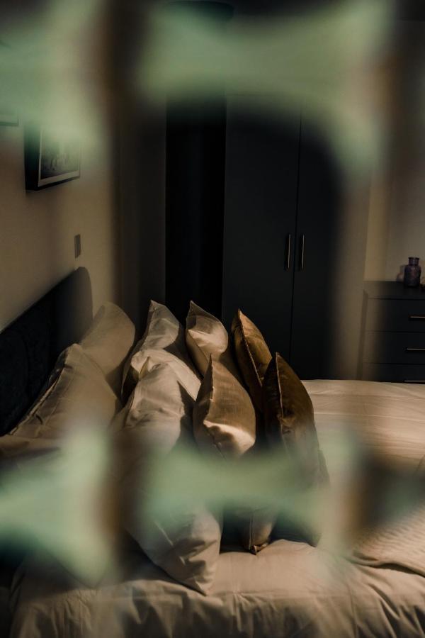 Bv Cosy Basement Apartment At Conditioning House Bradford  Esterno foto
