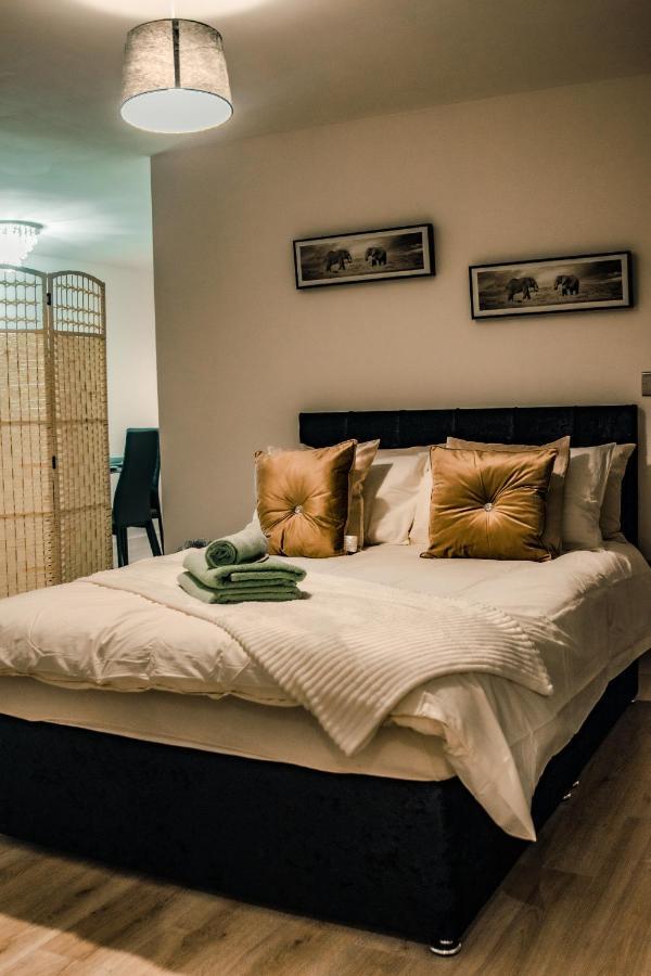 Bv Cosy Basement Apartment At Conditioning House Bradford  Esterno foto