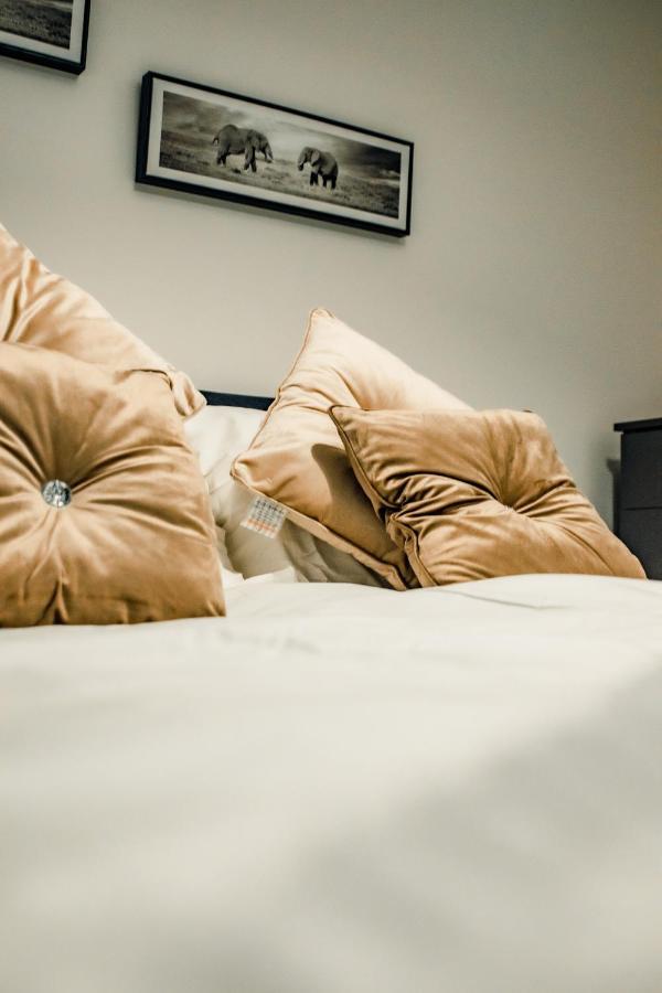 Bv Cosy Basement Apartment At Conditioning House Bradford  Esterno foto