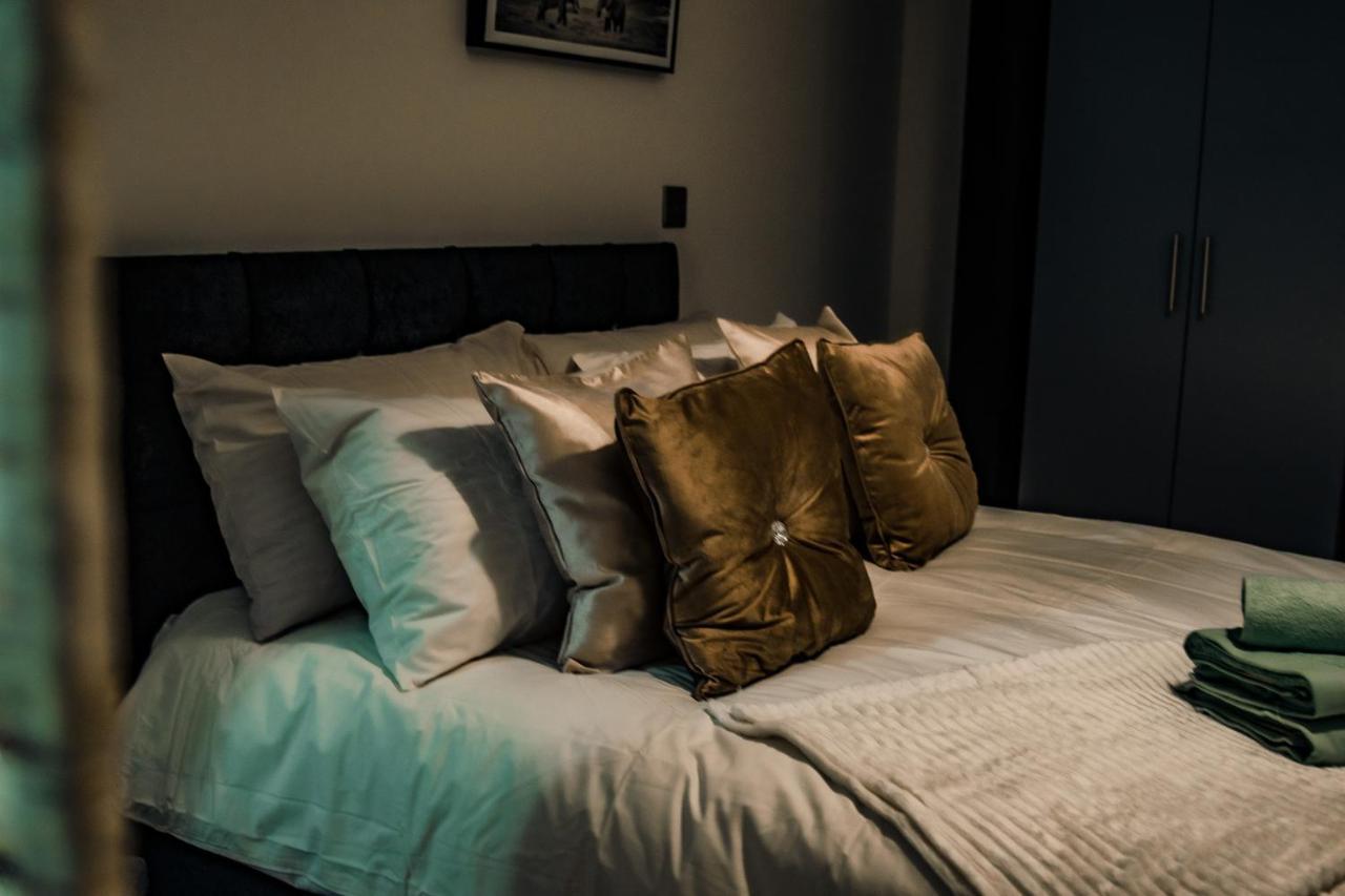 Bv Cosy Basement Apartment At Conditioning House Bradford  Esterno foto