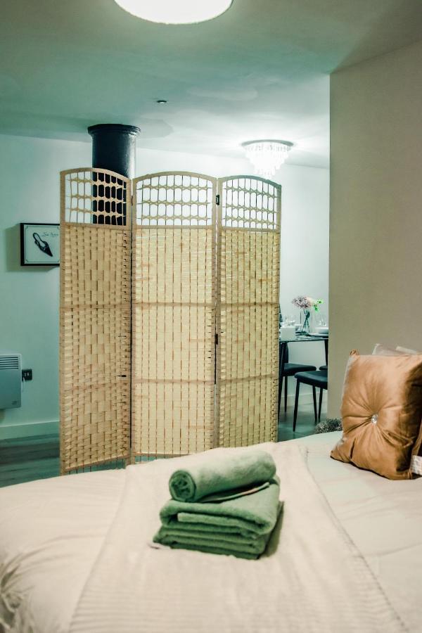 Bv Cosy Basement Apartment At Conditioning House Bradford  Esterno foto